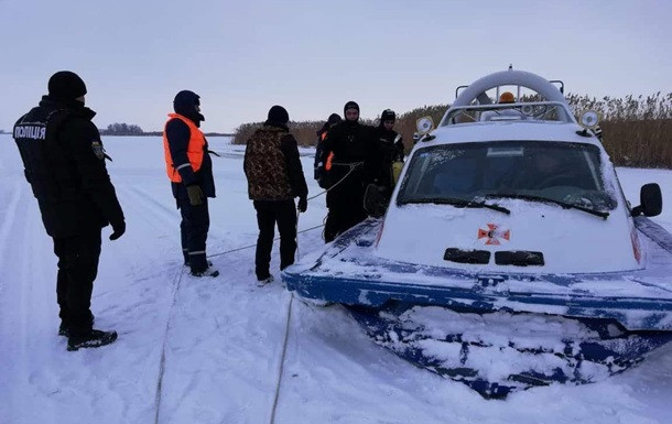 Под Киевом снегоход с людьми провалился под лед: открыто уголовное производство