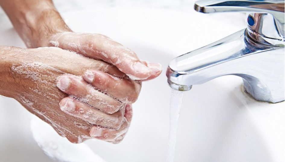 Часте миття рук шкідливе для здоров’я: три причини