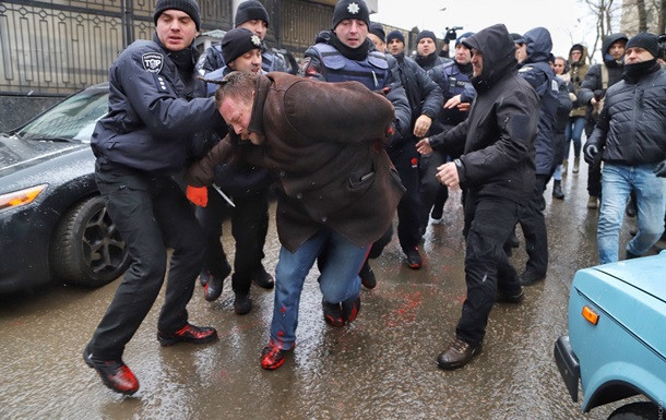 Под консульством РФ в Одессе произошли потасовки: полиция разогнала митингующих