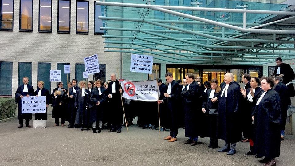 Судді в Нідерландах протестують проти зменшень витрат на систему безоплатної правової допомоги