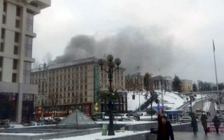 Мощный пожар в центре Киева на Крещатике, фото и видео