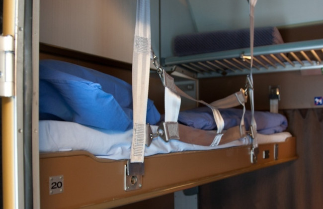 Падение полки на женщину в поезде: стало известно о состоянии пострадавшей