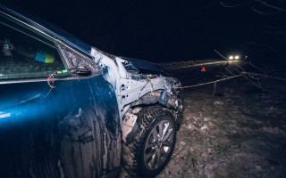 В лесу под Киевом автомобиль на полном ходу сбил военного ВСУ