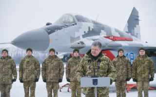 Порошенко подписал указ о секретных закупках оружия до 2021 года