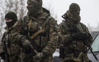 Бойцы ВСУ точным ударом уничтожили транспорт боевиков