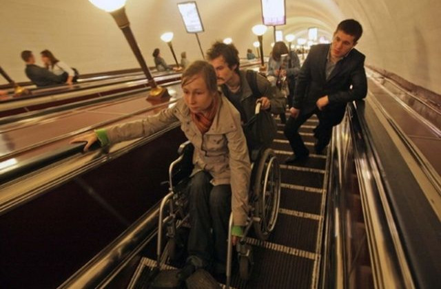 Две станции метро в Киеве обустроят для людей с ограниченными возможностями