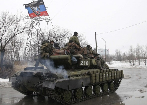 Боевики на Донбассе активно стягивают танки и гаубицы: есть подробности