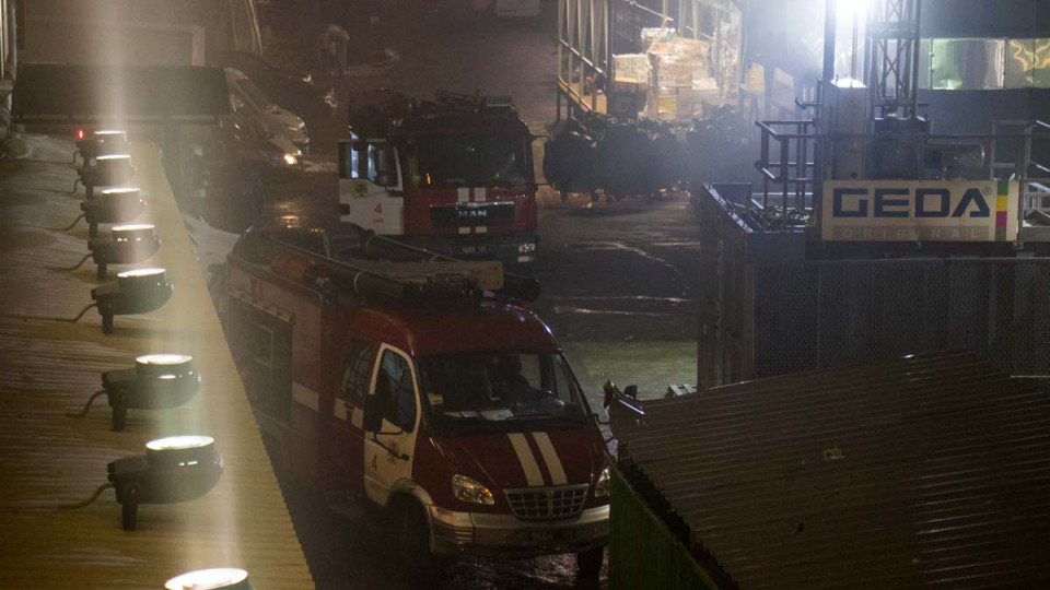 В Киеве на территории ТРЦ Gulliver вспыхнул пожар