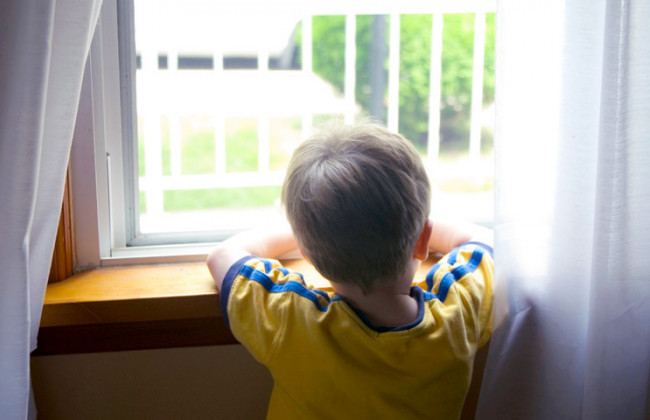 Выбросил ребенка с 5 этажа: горе-отец объяснил свой поступок