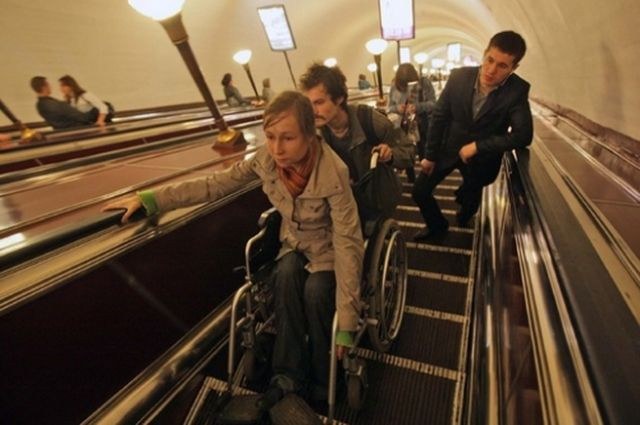 Две станции метро в Киеве обустроят для людей с ограниченными возможностями