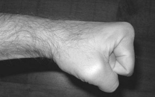 «Решил воспитывать»: горе-сын до смерти избил кулаками собственную мать