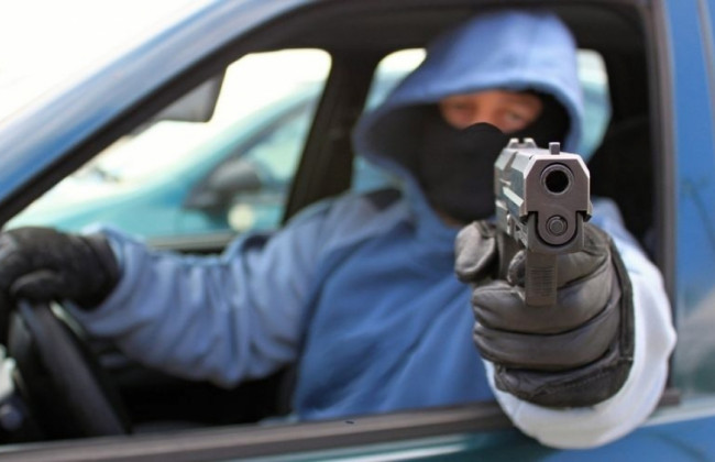 Стрелял из окна автомобиля: в Киеве полиция преследует опасного преступника