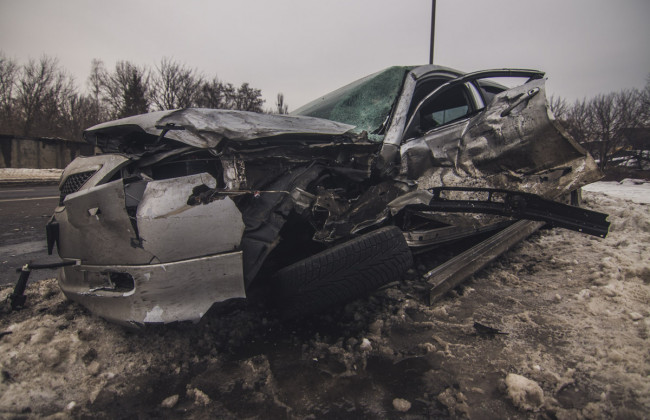 Грузовик смял легковушку: в Киеве произошло масштабное ДТП