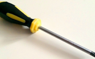 Отнял все вещи: неадекват с отверткой напал на женщину в Харькове