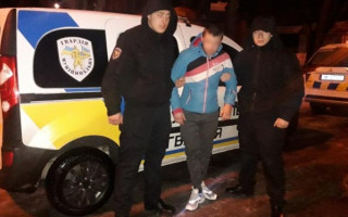 Неадекват битой избил посетителей кафе: есть подробности