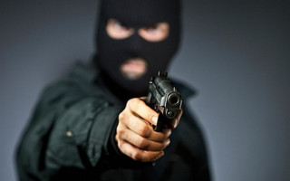 Дерзкое ограбление в Кривом Роге: люди в масках обчистили «ювелирку»