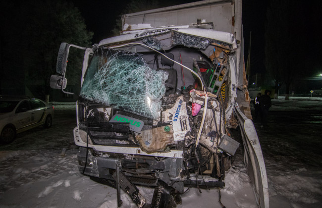 Масштабное ДТП под Киевом: столкнулись две фуры, есть жертвы
