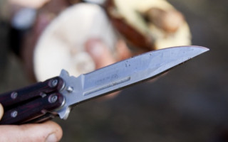 Неизвестные напали на адвоката с ножом в Днепре