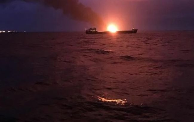 ЧП в Керченском проливе: взорвалось судно, идет спасательная операция