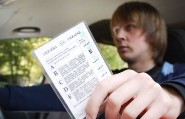 Без автошколы и лишних справок: в Украине упростят выдачу водительских прав