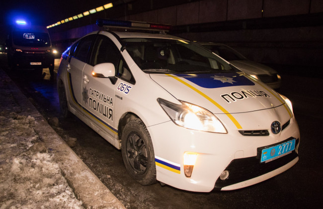 Чудом выжил: в столице парень спрыгнул с моста Метро