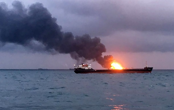 Пожар в Керченском проливе: спасатели ищут тела пропавших моряков