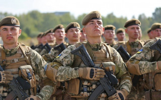 Половина бюджета Минобороны пойдет на зарплату военным: что известно