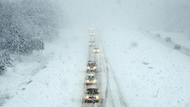 Непогода в Украине: пробки и перекрытые трасс из-за сильного снега