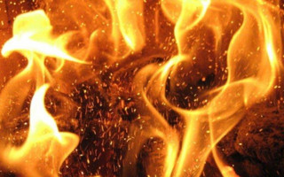 Пожар на дороге: в Тернополе на ходу вспыхнул троллейбус с пассажирами