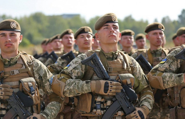 Половина бюджета Минобороны пойдет на зарплату военным: что известно