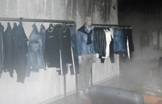 Неизвестные в Днепре сожгли магазин одежды