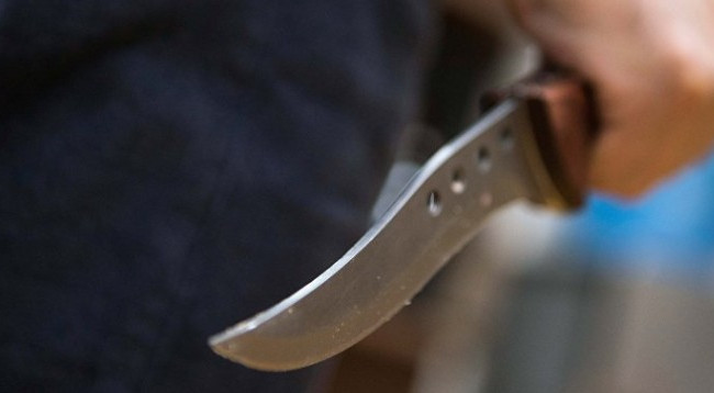 Ударил ножом в грудь: под Харьковом мужчина напал на знакомого
