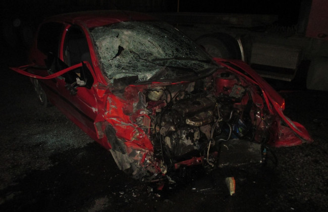 Масштабное ДТП под Львовом: фура смяла легковушку, пострадали дети