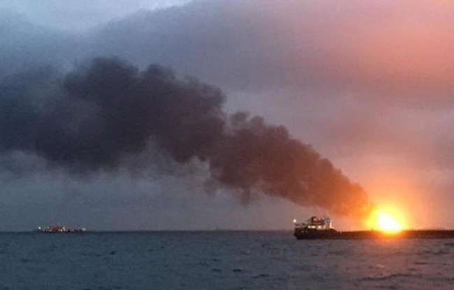 Пожар на танкерах в Керченском проливе: количество погибших возросло
