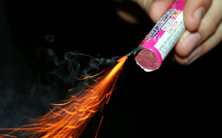 Поранені обидві руки: петарда вибухнула в руках школяра