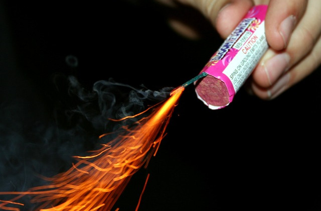 Поранені обидві руки: петарда вибухнула в руках школяра