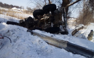 Масштабное ДТП с военными: грузовик с боеприпасами слетел с дороги