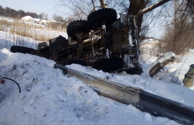 Масштабное ДТП с военными: грузовик с боеприпасами слетел с дороги