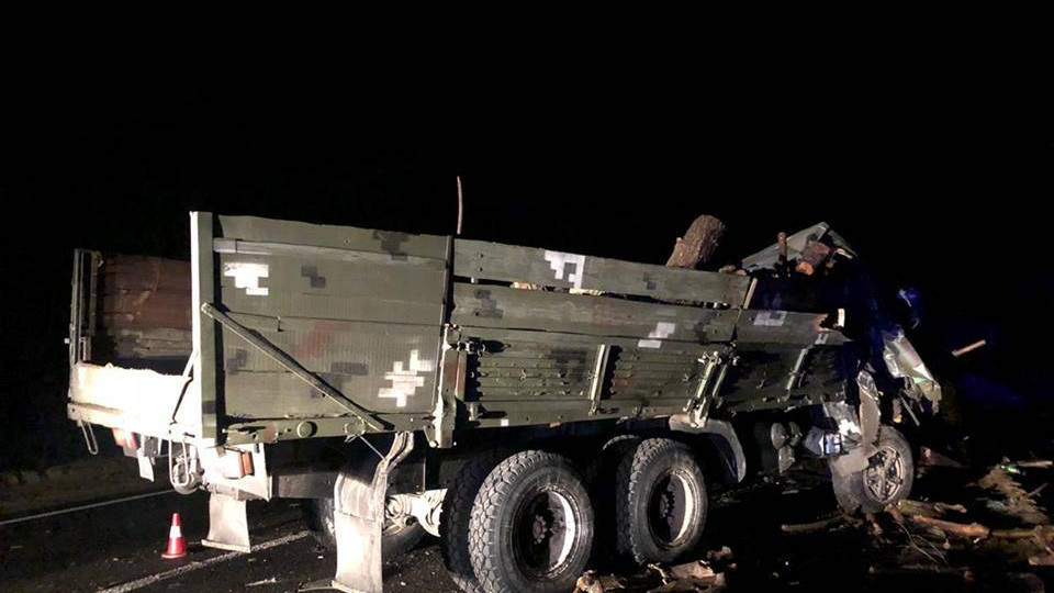 Погиб военный ВСУ: в масштабном ДТП столкнулись военные грузовики