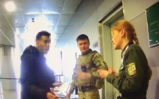 Драка в аэропорту «Борисполь»: иностранец напал на пограничника, видео