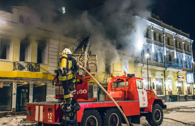 В центре столицы вспыхнул ресторан: огонь тушили более двух часов