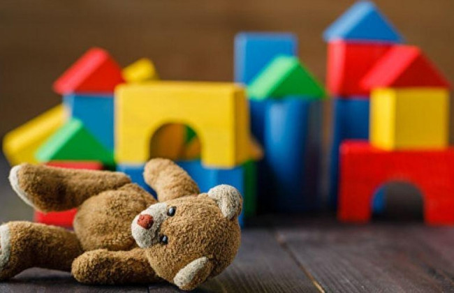 Обозвала ребенка: горе-няню уволили из детсада