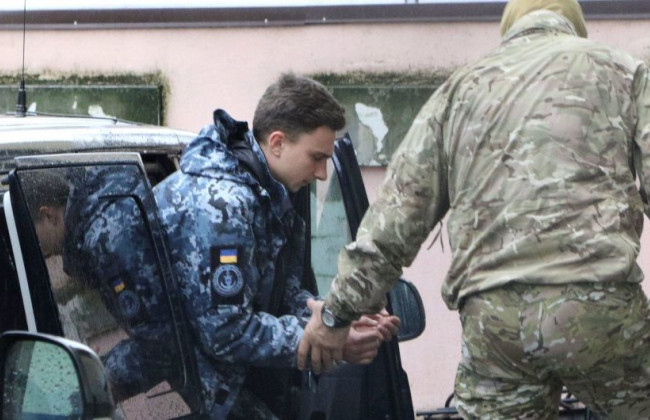 Живет в холодной камере: адвокат одного из моряков рассказала об условиях в СИЗО