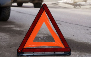 ДТП в Днепре: водитель без прав врезался в «стену Цоя», есть пострадавшие