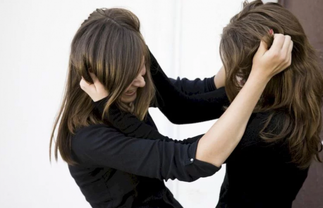 Запись драки выложили в сеть: в Киевской области школьники жестоко избили девушку