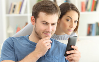 Ударила ножом в живот: ревнивая одесситка ранила возлюбленного