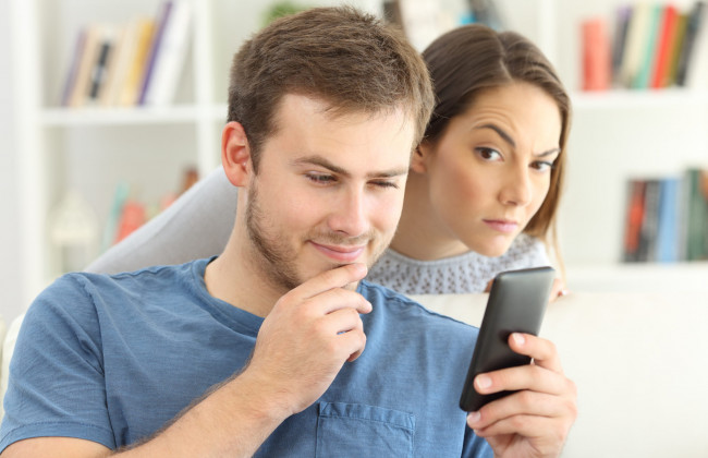 Ударила ножом в живот: ревнивая одесситка ранила возлюбленного