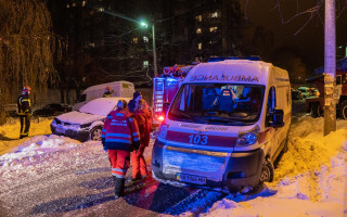 В Киеве вспыхнул пожар в многоэтажке: огонь заблокировал людей в квартирах
