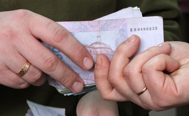 Обещал уменьшить срок: начальника колонии поймали на крупной взятке