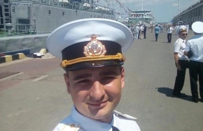 Рука может быть парализованной: адвокат сообщил о здоровье раненого моряка